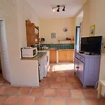 Chateau Du Fraissinet, 6 Sleeping 2-8 Guests, Pool&river On Site Hébergement de vacances *