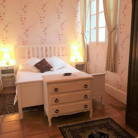 Chateau Du Fraissinet, 6 Sleeping 2-8 Guests, Pool And River On Site Tatil Evi