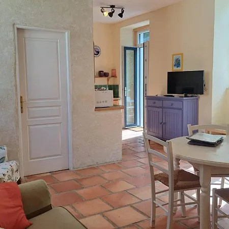 Chateau Du Fraissinet, 6 Sleeping 2-8 Guests, Pool And River On Site Σπίτι διακοπών *