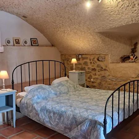 Chateau Du Fraissinet, 6 Sleeping 2-8 Guests, Pool And River On Site *