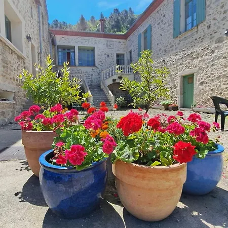 Holiday home Chateau Du Fraissinet, 6 Sleeping 2-8 Guests, Pool And River On Site