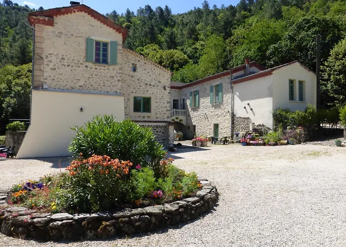 Chateau Du Fraissinet, 6 Sleeping 2-8 Guests, Pool And River On Site * Le Fraissinet