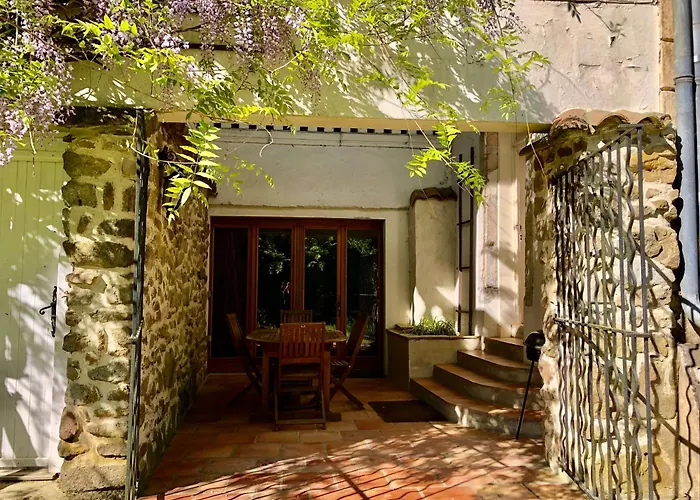 Chateau Du Fraissinet, 6 Sleeping 2-8 Guests, Pool And River On Site * Le Fraissinet