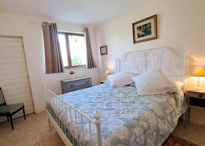 Chateau Du Fraissinet, 6 Sleeping 2-8 Guests, Pool And River On Site
