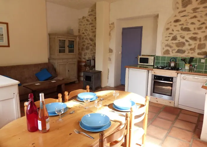 Chateau Du Fraissinet, 6 Sleeping 2-8 Guests, Pool And River On Site *