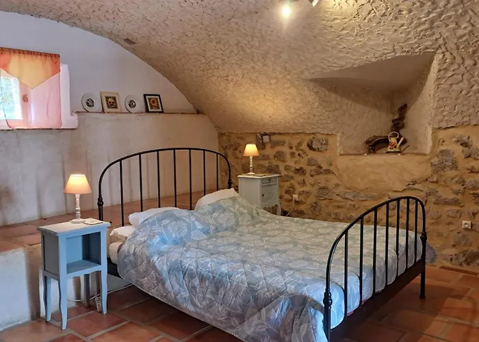 Chateau Du Fraissinet, 6 Sleeping 2-8 Guests, Pool And River On Site *